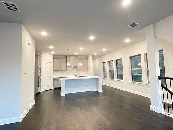 4th image of 112 Settlers Way