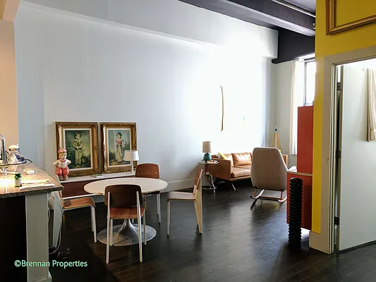 Rented by Manhattan Management LLC | media 31