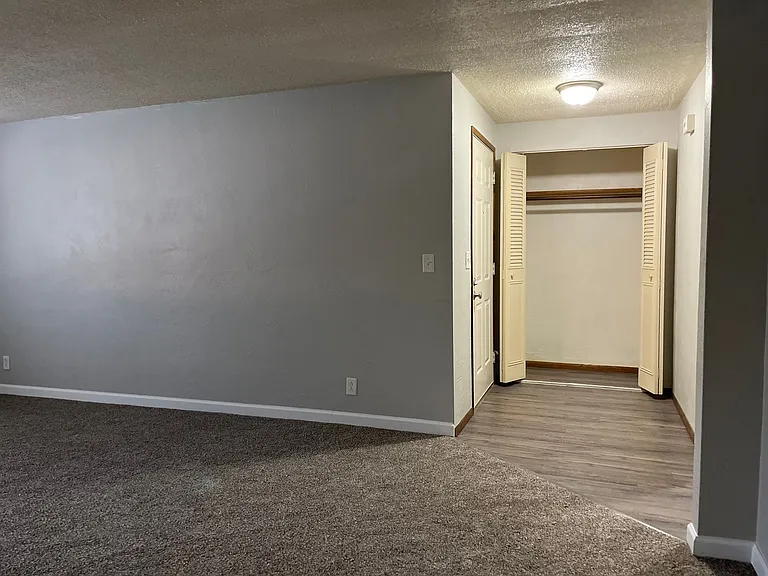 South Crest Apartments — Photo 9
