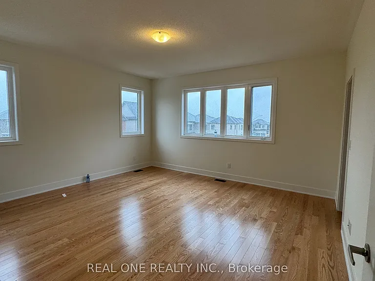 75 Robert Eaton Ave — Photo 24