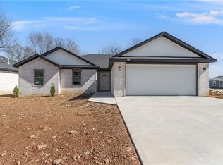 1355 Gary St, Springdale, AR 72764