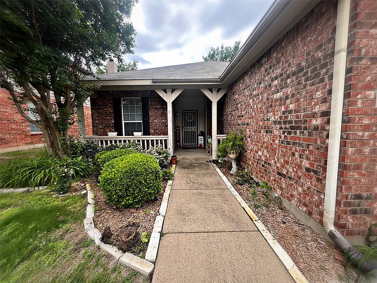 5817 Quicksilver Dr — Photo 2
