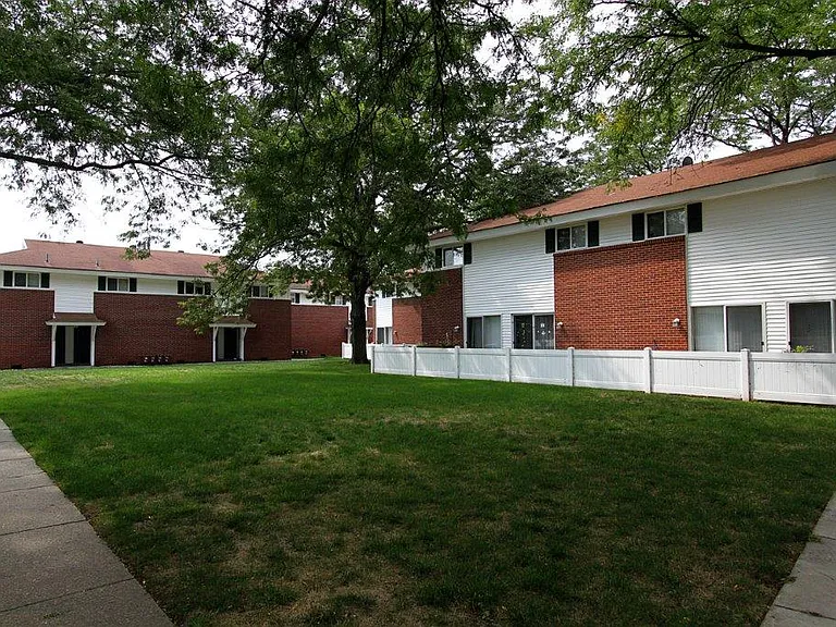 Maple Grove Townhomes — Photo 7