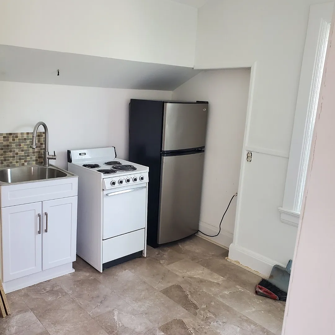 Studio, 400 sqft, $950 — Photo 3