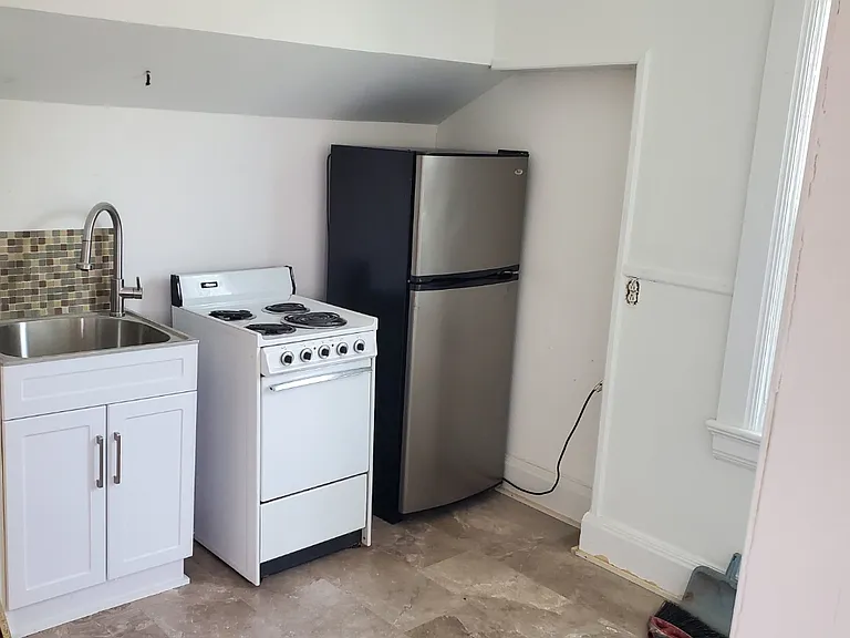 488 Glen St #3 — Photo 3
