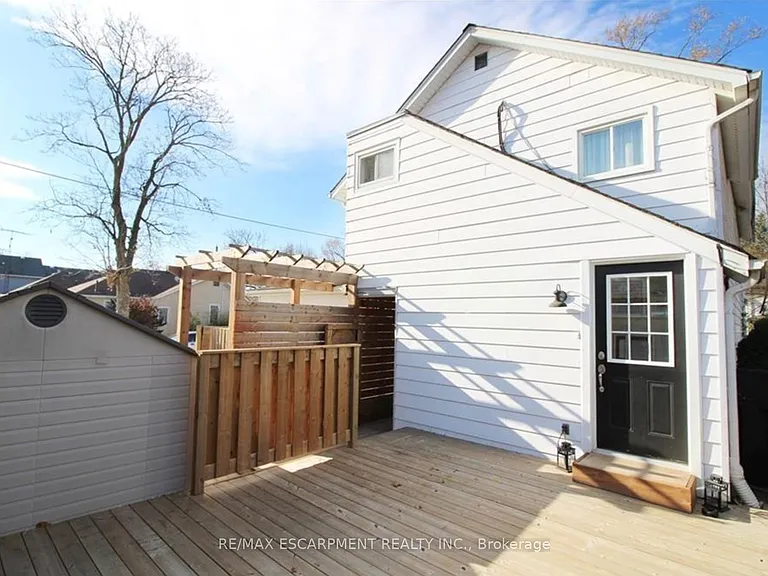 32 Rodman St #UPPER — Photo 8