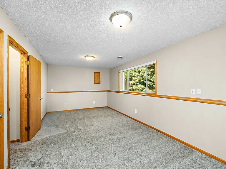 487 Thomas Ave — Photo 15