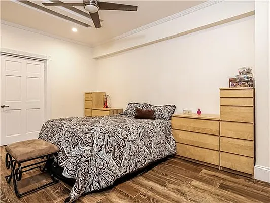 Sold by Avenue Sotheby's International Realty | media 18