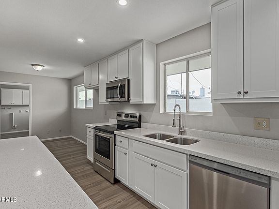 5th image of 3814 W PUGET Avenue