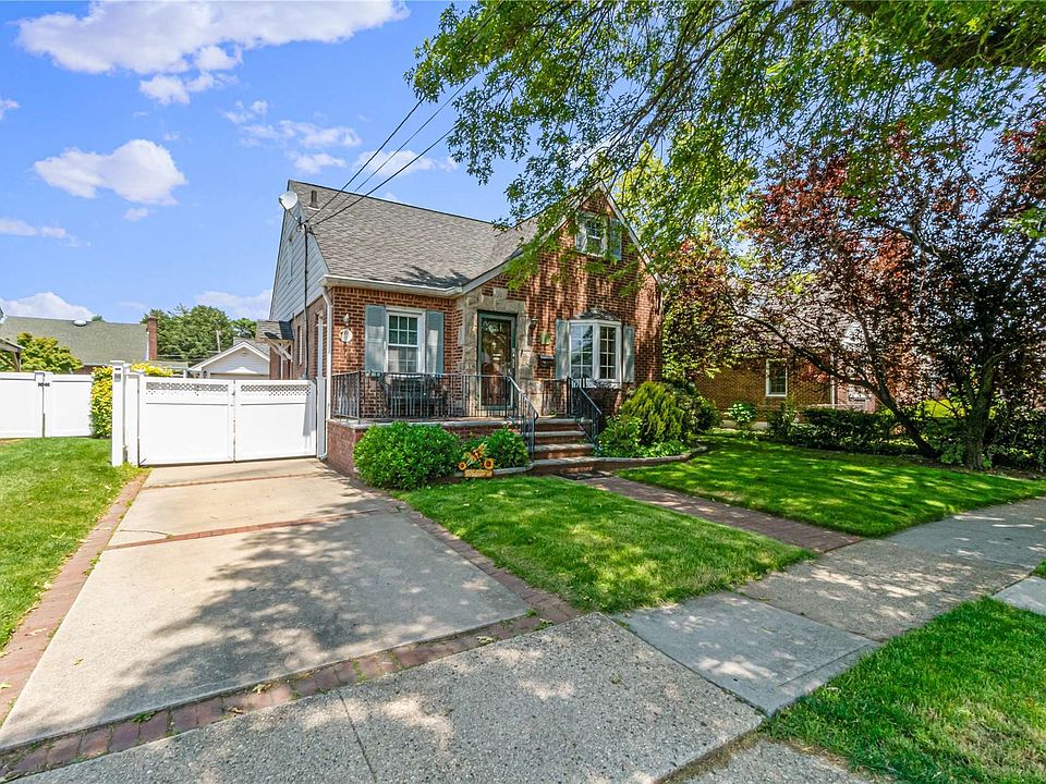 956 Fenworth Blvd, Franklin Square, NY 11010 MLS 3482671 Zillow