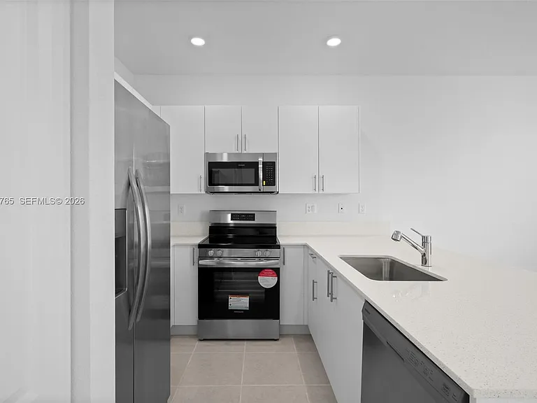 715 SE 15th St — Photo 13