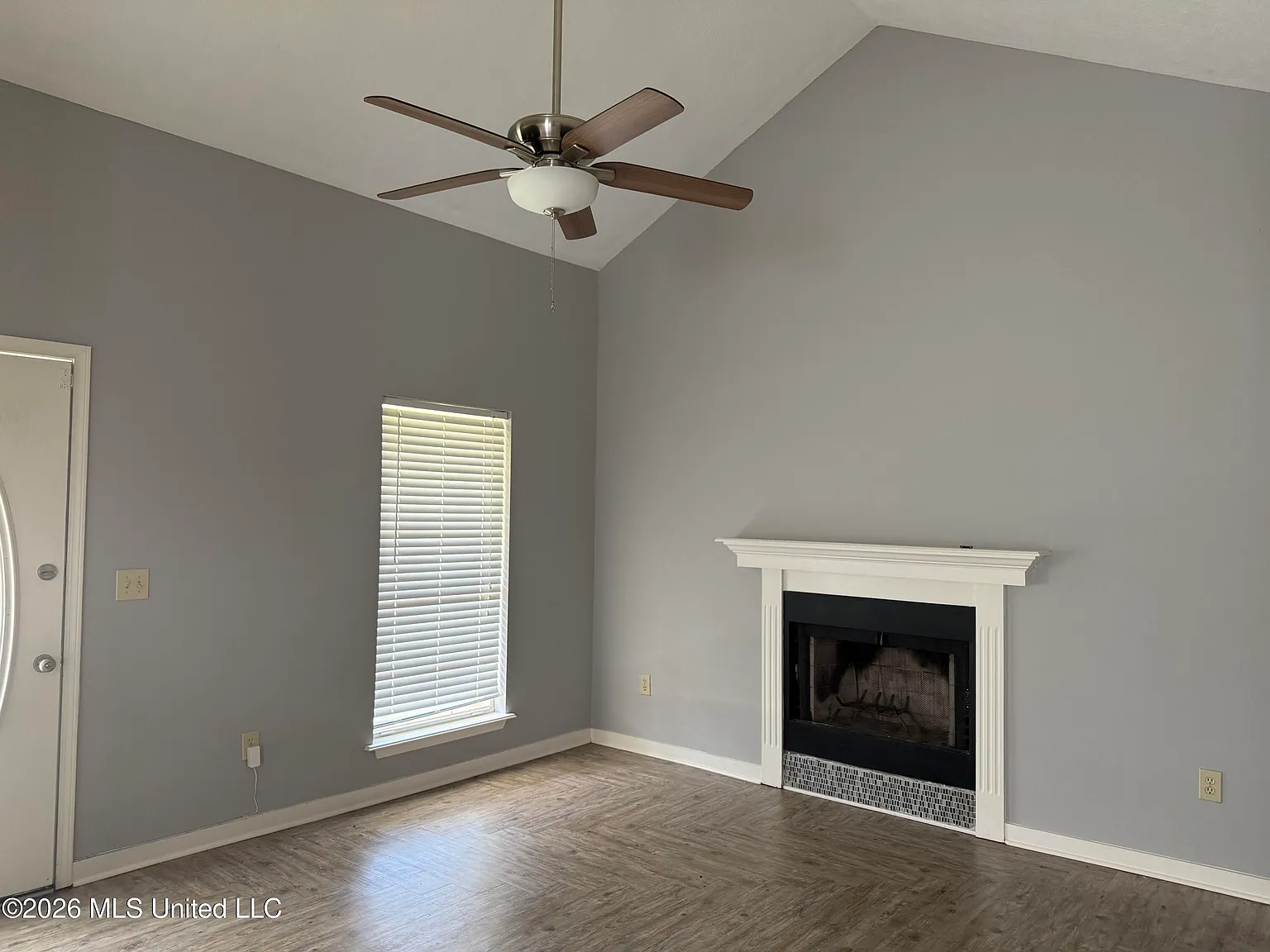2 bed, 2.0 bath, 969 sqft, $1,550 — Photo 2
