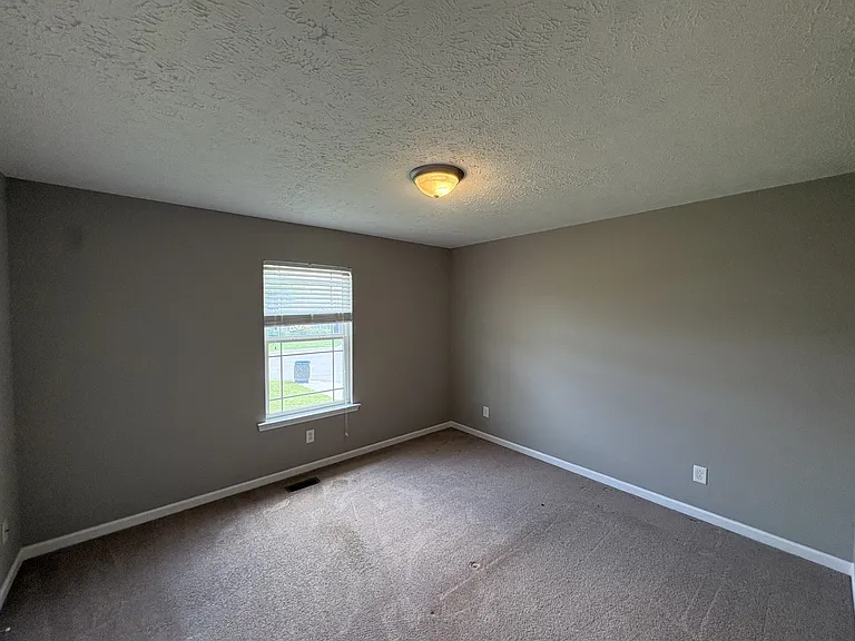 1009 Halverson Dr — Photo 14