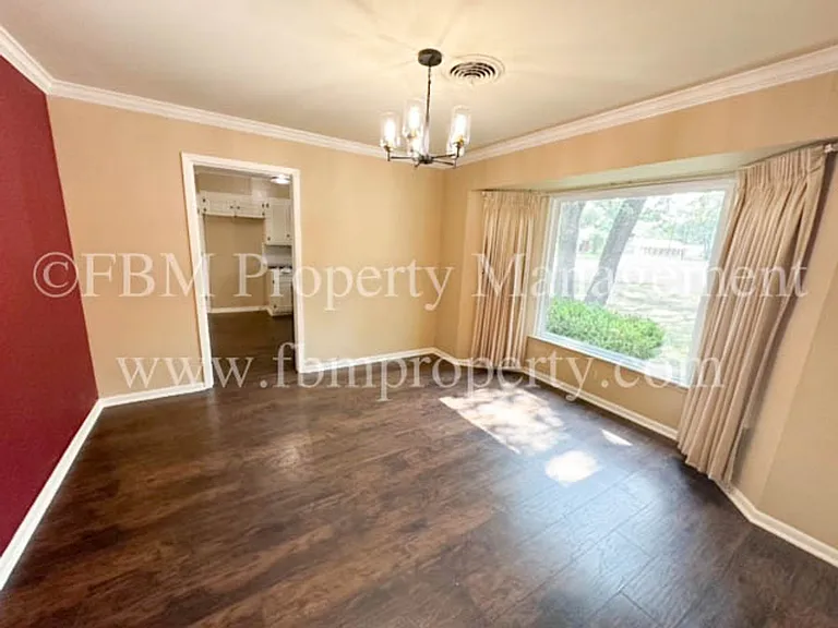 900 Dobbins Rd — Photo 8