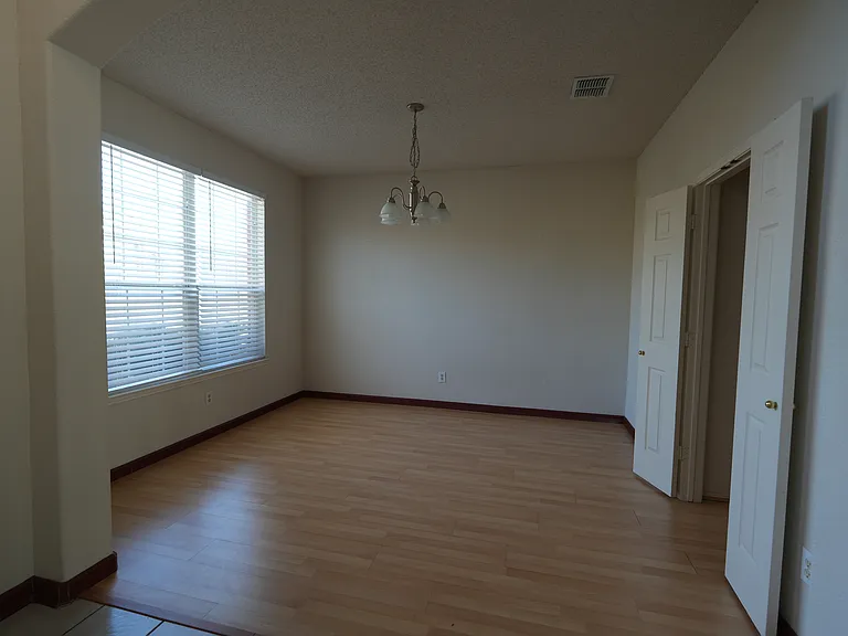 3012 Mill Ridge Dr — Photo 2
