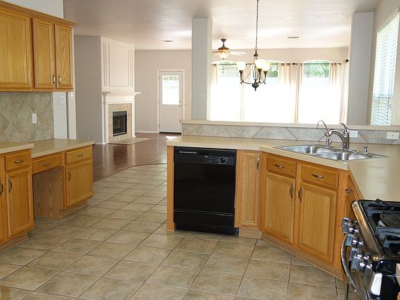 5th image of 22435 Navasota Cir
