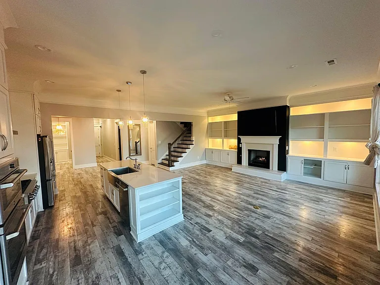15 Waterside Ln — Photo 2