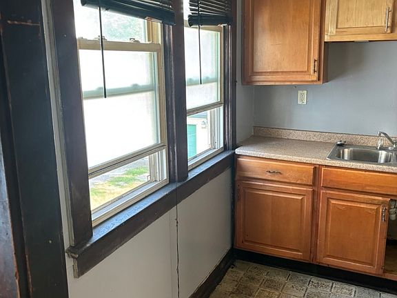 3rd image of 11808 Saywell Ave