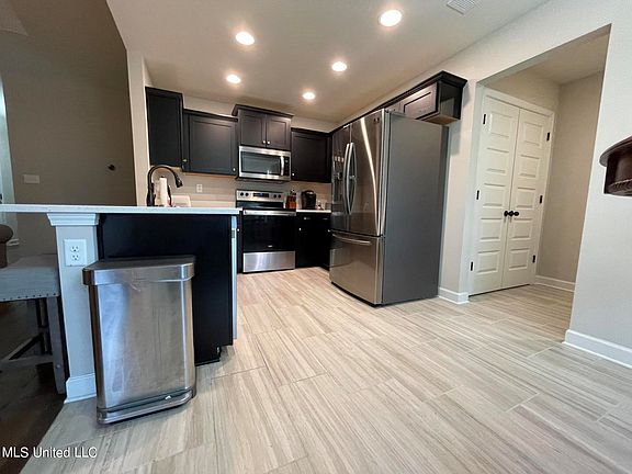 5th image of 2481 Marion Ln