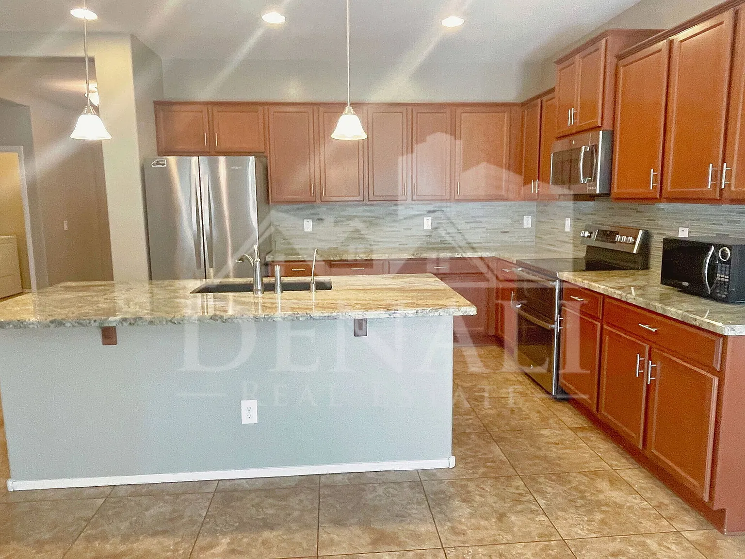 3 bed, 2.0 bath, 1828 sqft, $1,995 — Photo 4