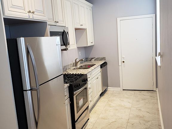 3rd image of 4748 N Monticello Ave