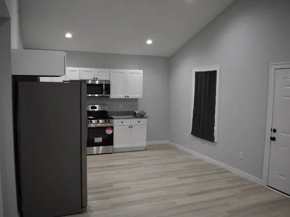 1310 E Lauderdale St, Tullahoma, TN 37388