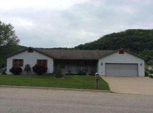 261 Red Apple Dr, La Crescent, MN 55947