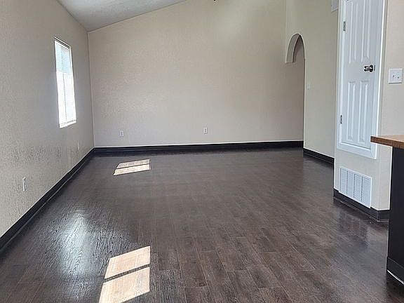 5th image of 8509 Kingsway Dr