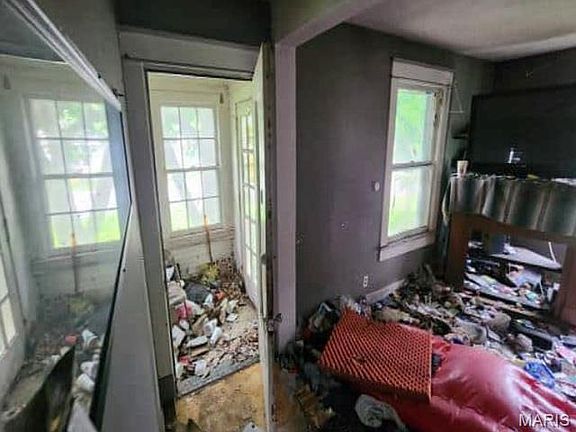 5th image of 933 W Delmar Ave