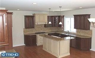 3rd image of 105 Sycamore Knoll Ln