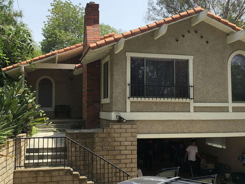 1st image of 2700 E Larkhill Dr