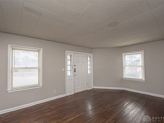 5th image of 909 NW D St