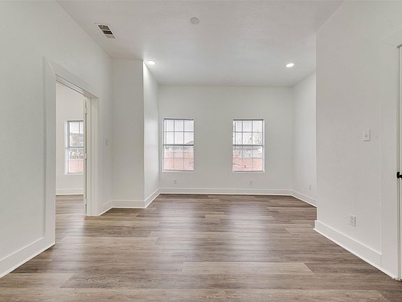 2nd image of 506 N Lancaster Ave #504