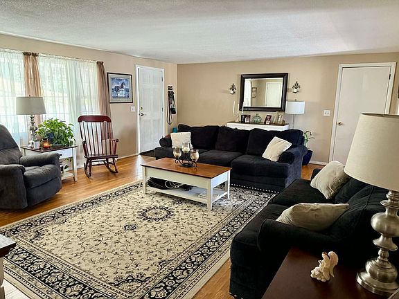 5th image of 16 Edwin Avenue