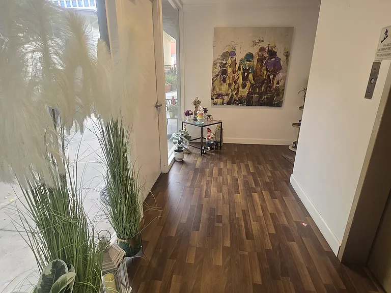 1224 S Barrington Ave #201 — Photo 17