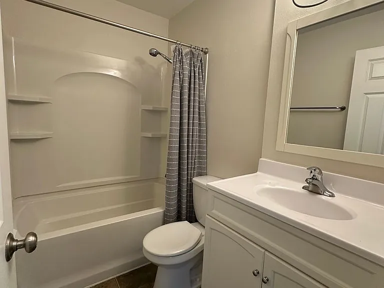 W164N11511 Squire Ct — Photo 7