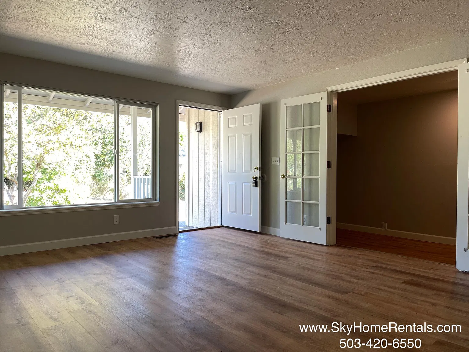 3 bed, 1.5 bath, 1196 sqft, $2,200 — Photo 2