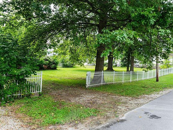 3rd image of 0 8th Ave