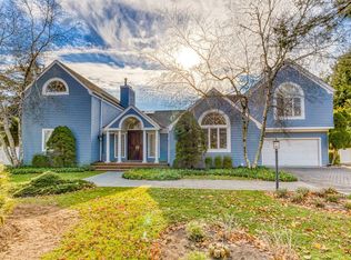 95 S Country Rd, Remsenburg, NY 11960