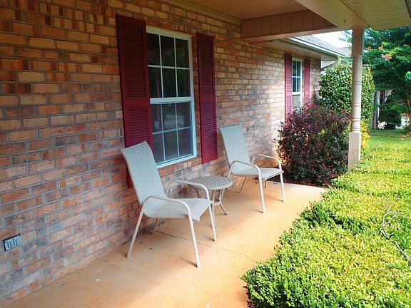 4th image of 2251 Portland Dr