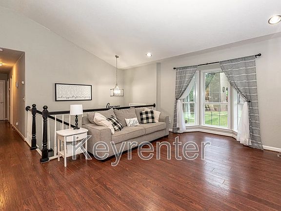 4th image of 2152 Ridgecrest Dr