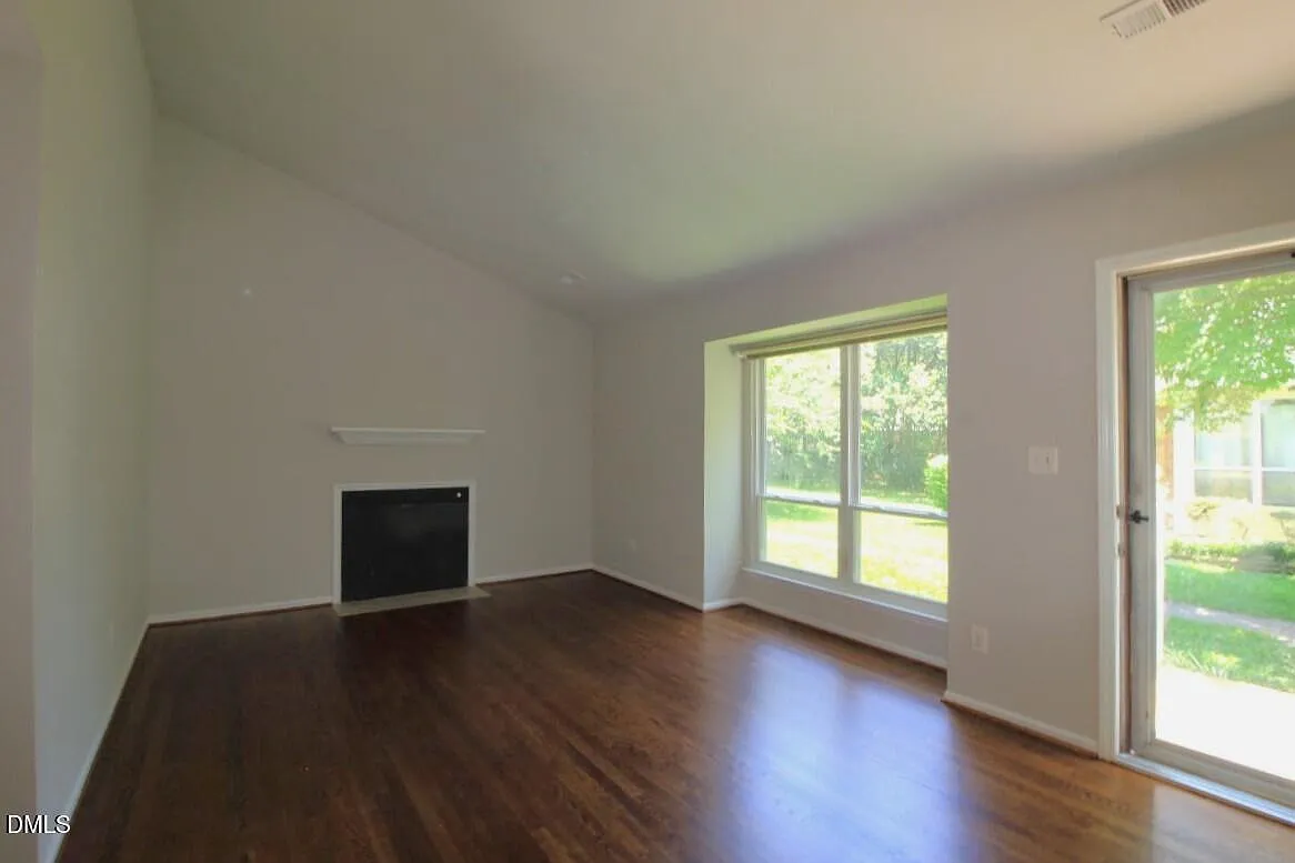 2 bed, 2.0 bath, 950 sqft, $1,395 — Photo 3