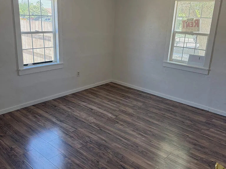824 E Merced St — Photo 9