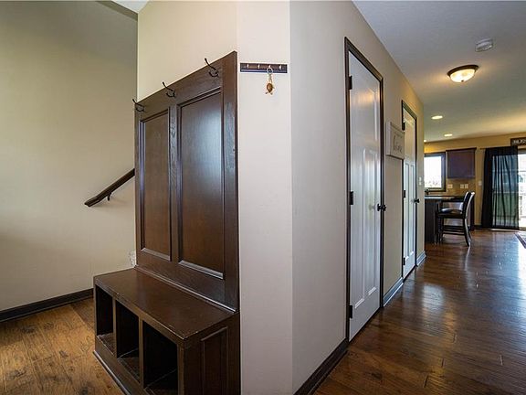 4th image of 312 Aspen Dr NW