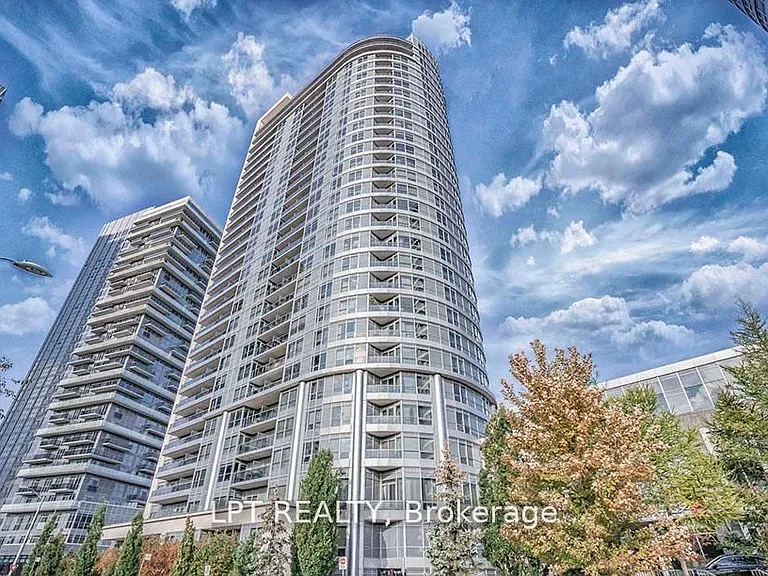 181 Village Green Sq #812 — Photo 1