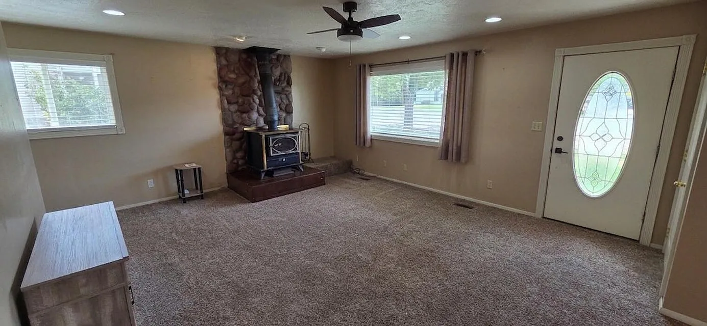 5 bed, 2280 sqft, $2,600 — Photo 3