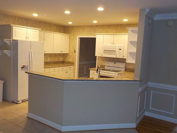 New granite & appliances