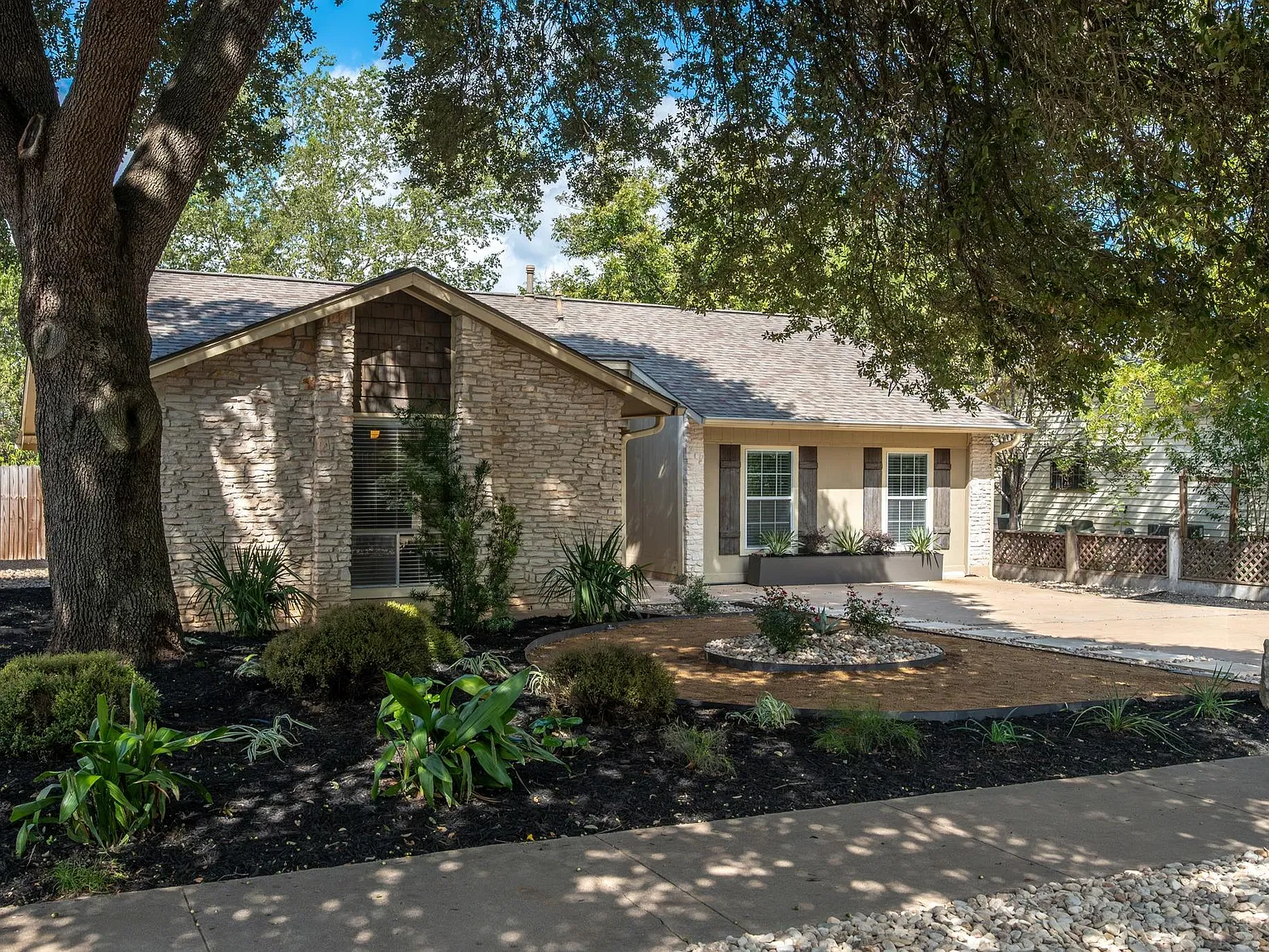 3 bed, 2.0 bath, 1592 sqft, $2,995 — Photo 1