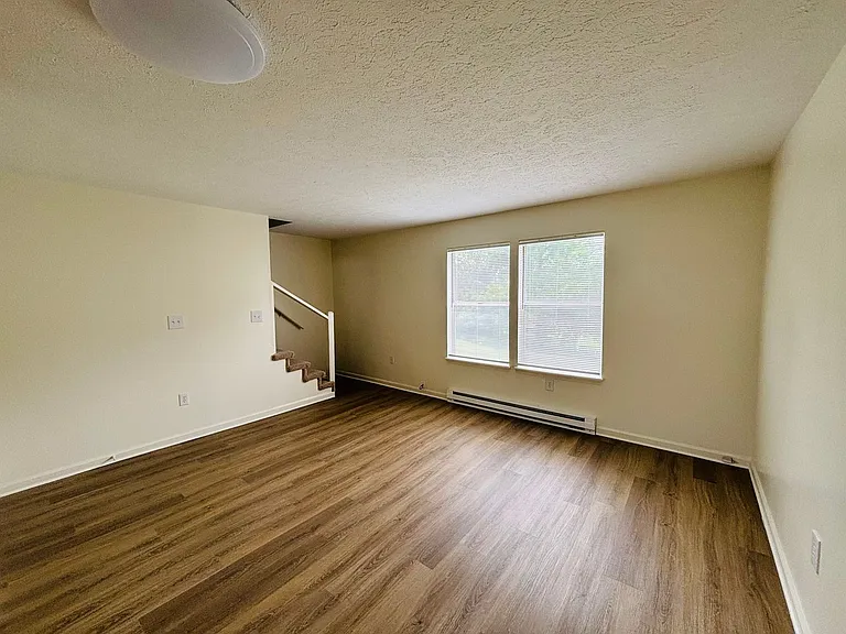 345 Wakeman Ct — Photo 2