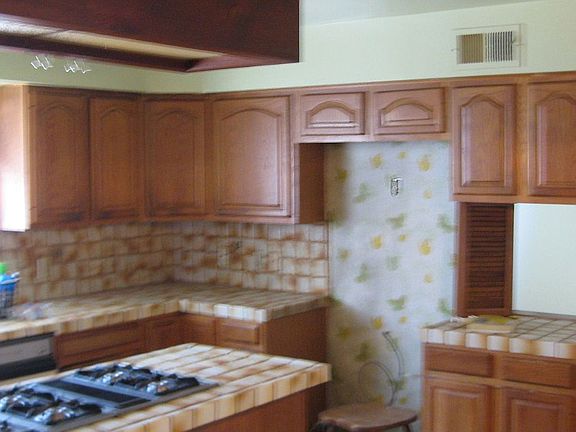 Kitchen's island stove